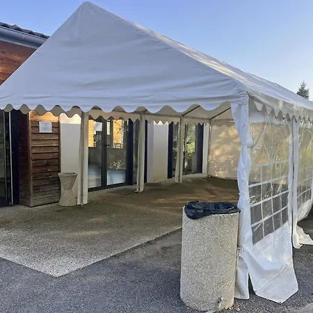 Holiday home Confortables Au Bord D'un Etang Avec Terrasse, Jardin Et Nombreuses Activites. - Fr-1-496-78 Veauchette